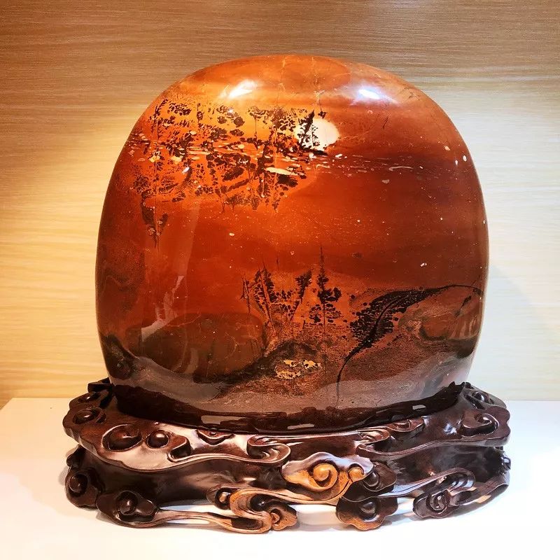 「月挂枝头」，月色与枝影同在一石